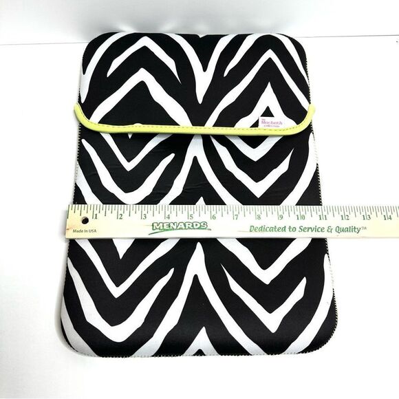 The Macbeth Collection Reversible Laptop Sleeve Floral Zebra - Picture 7 of 7